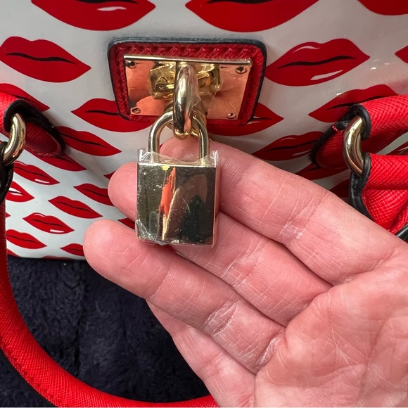 KISS ME BAG PURSE & MATCHING HIGH HEEL, ALDO! LIKE NEW! Crossover, or top handle